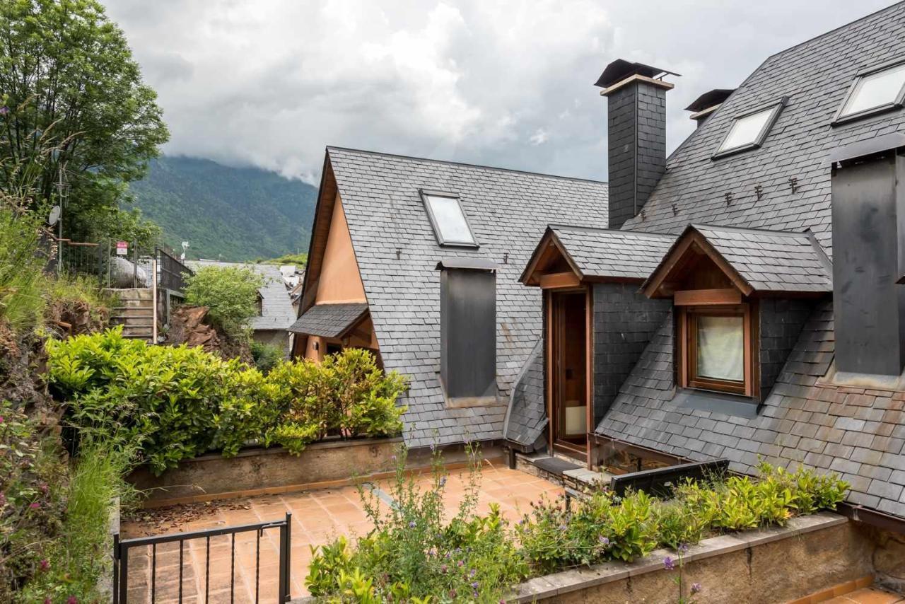 Casa Artiga De Lin By Seamount Rentals Les Bordes Eksteriør bilde