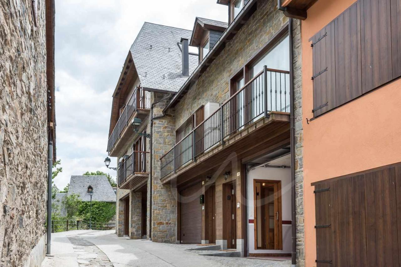 Casa Artiga De Lin By Seamount Rentals Les Bordes Eksteriør bilde